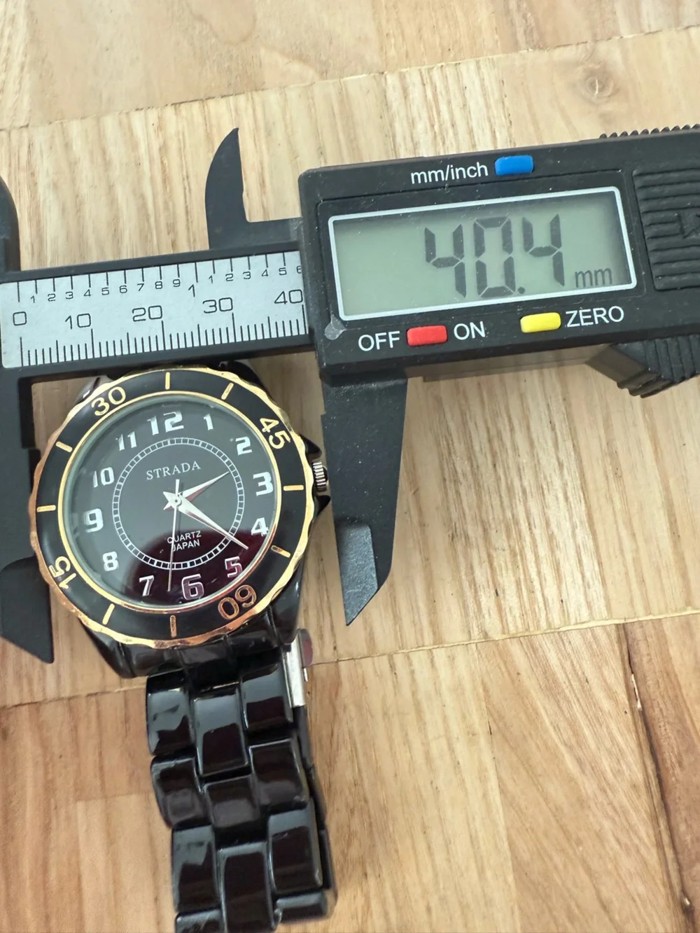 Strada black dial black link fashion watch NEW BATTERY